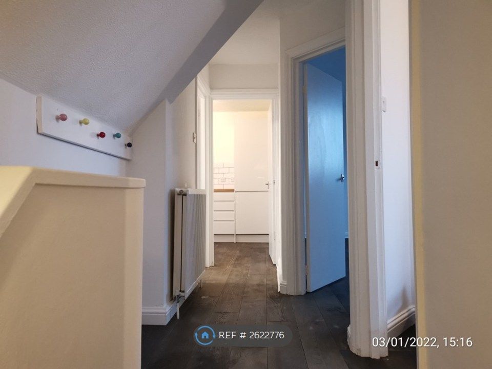 Property photo 1 of 7 Hallway