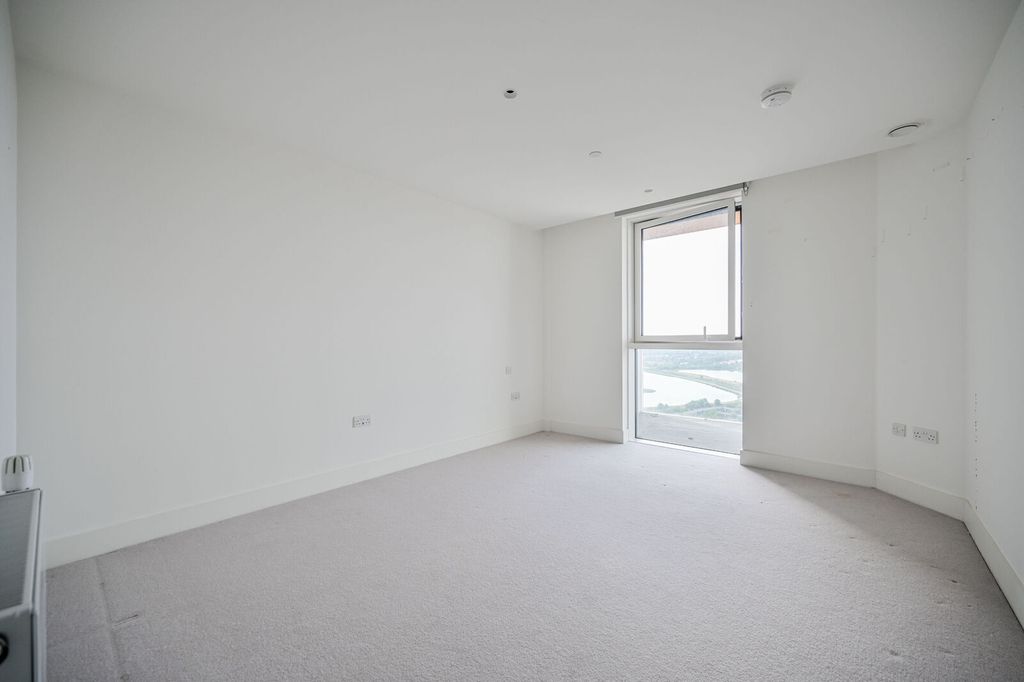 Property photo 3 of 27