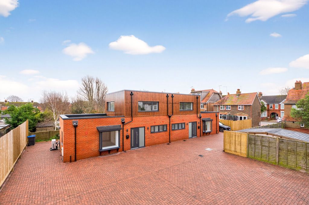 Property photo 2 of 12 Picture No. 03