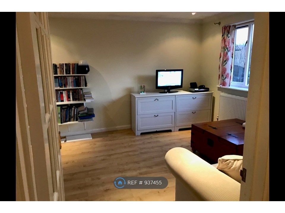 Property photo 2 of 10 Living Room