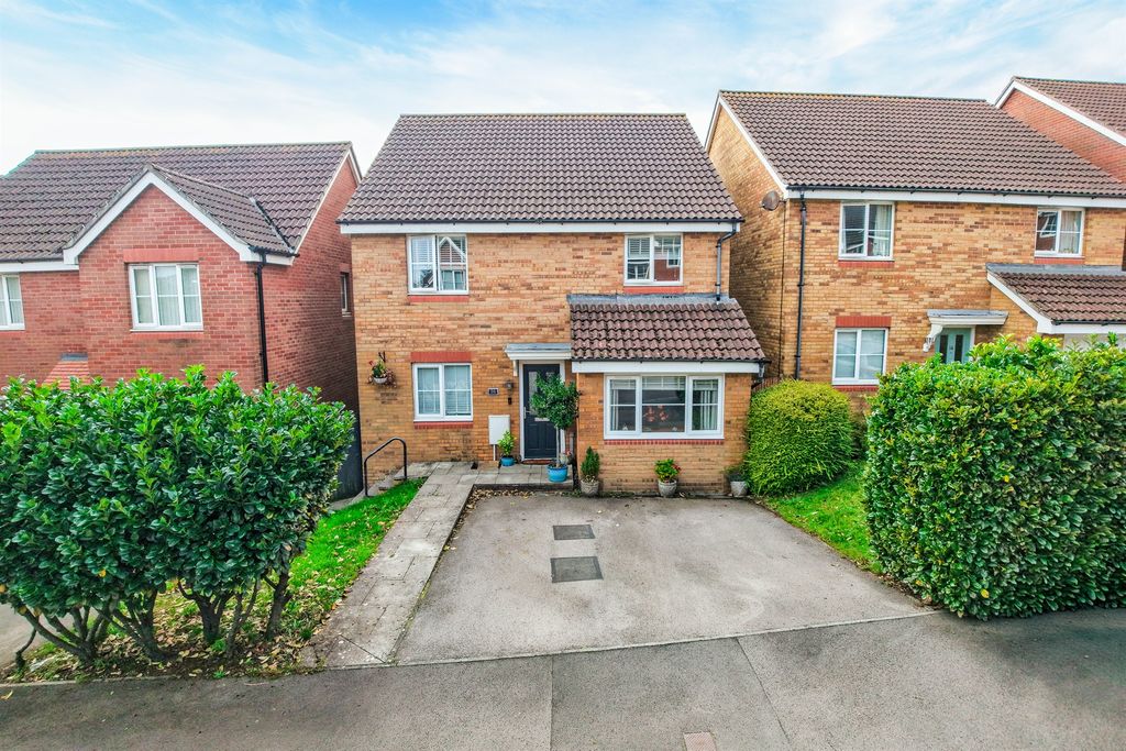 Property photo 1 of 32