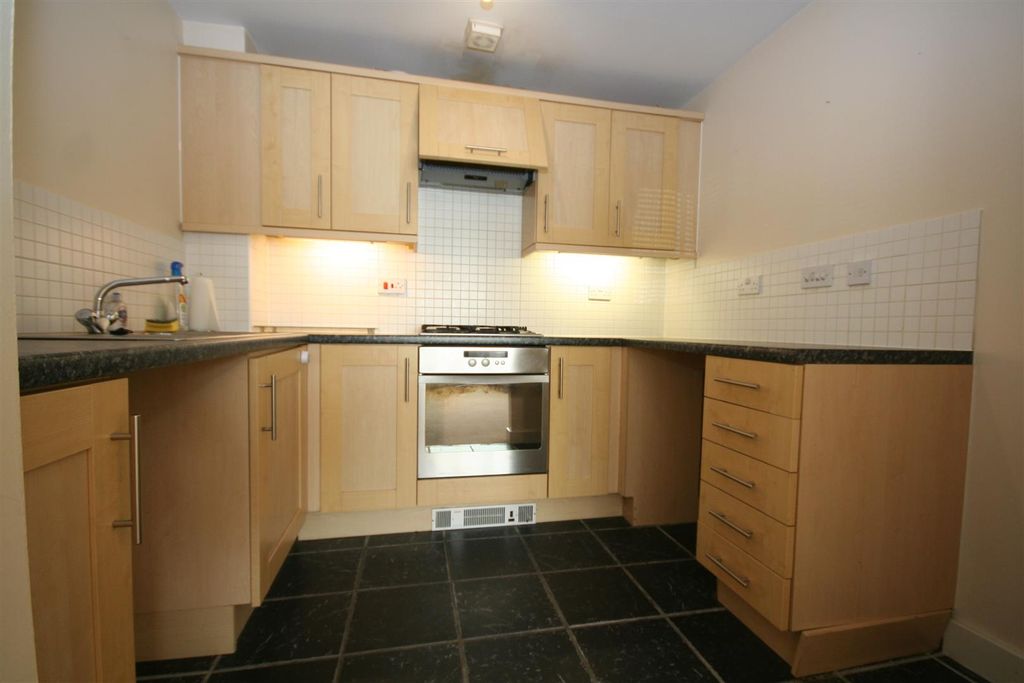 Property photo 3 of 7 Saxon Court 7 Kitchen.Jpg