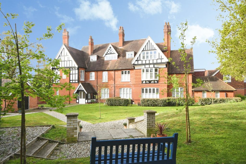 Property photo 1 of 17