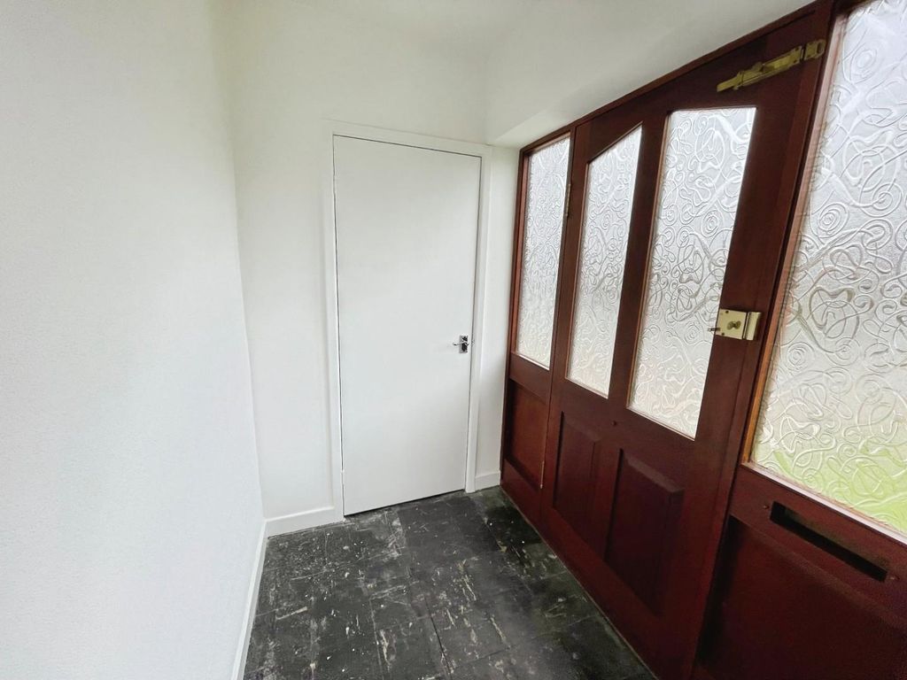 Property photo 2 of 35 Entrance Hall