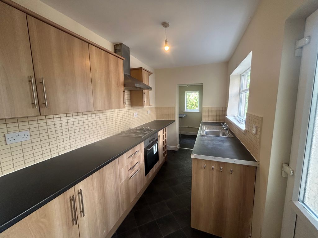 Property photo 1 of 7 Kitchen
