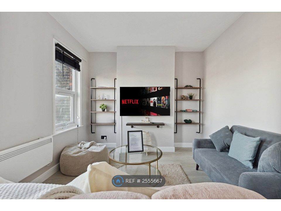 Property photo 1 of 14 Living Room