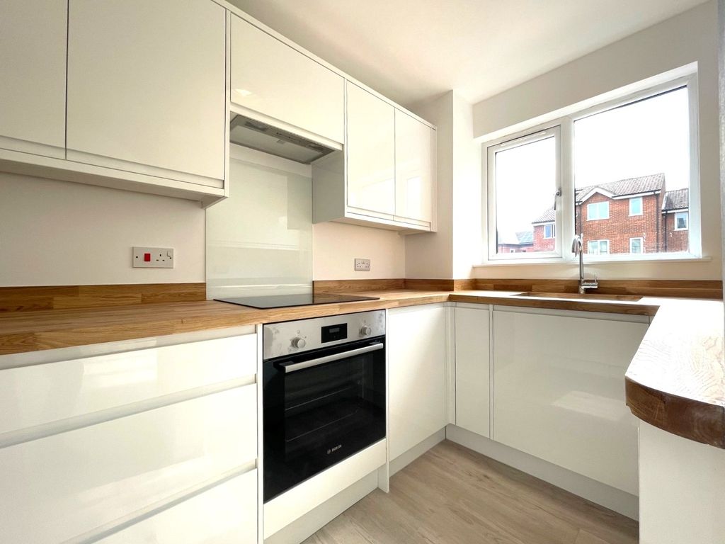 Property photo 3 of 6 2638543