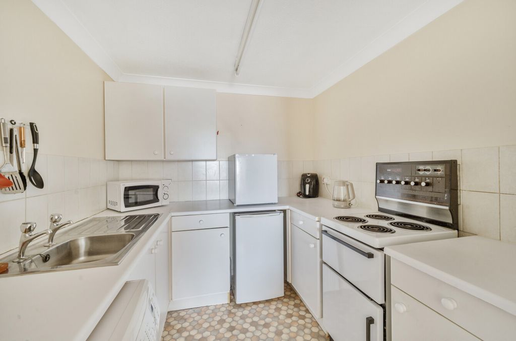 Property photo 3 of 17 3 - 1325564-10-6874Eb...
