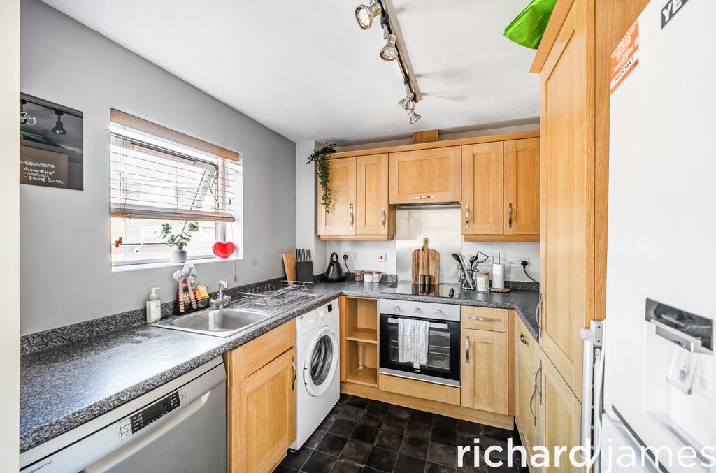 Property photo 2 of 12 9cd22927Ab00469Db1Eb94c2A4Ec7680