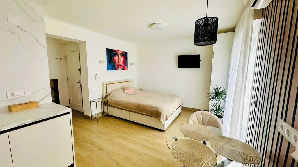 Property photo 2 of 33