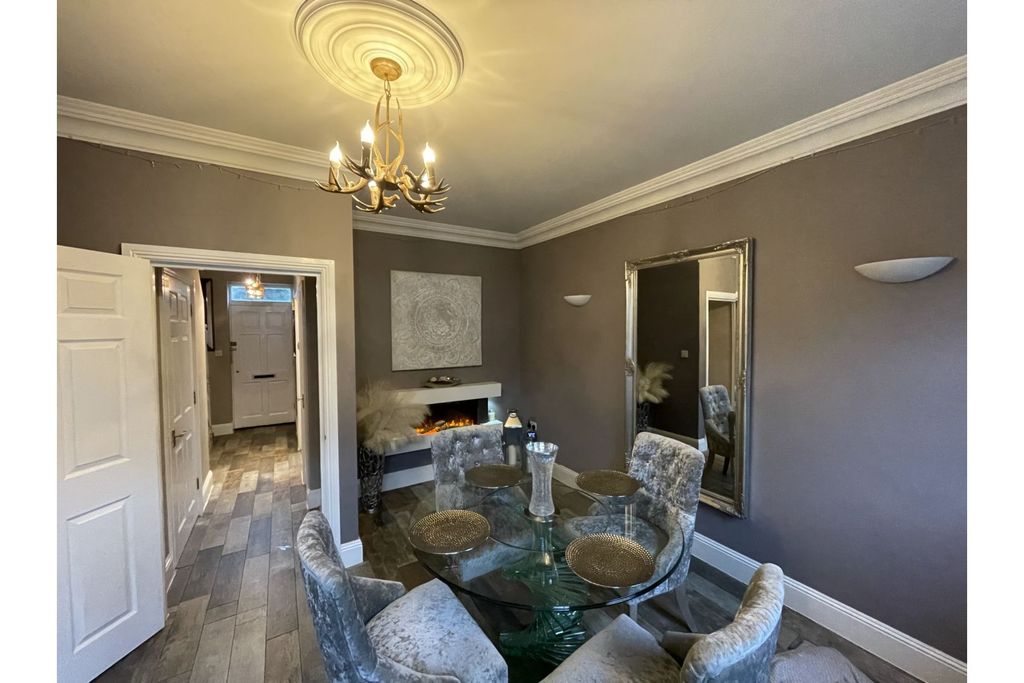 Property photo 2 of 7 Dining / Family Room