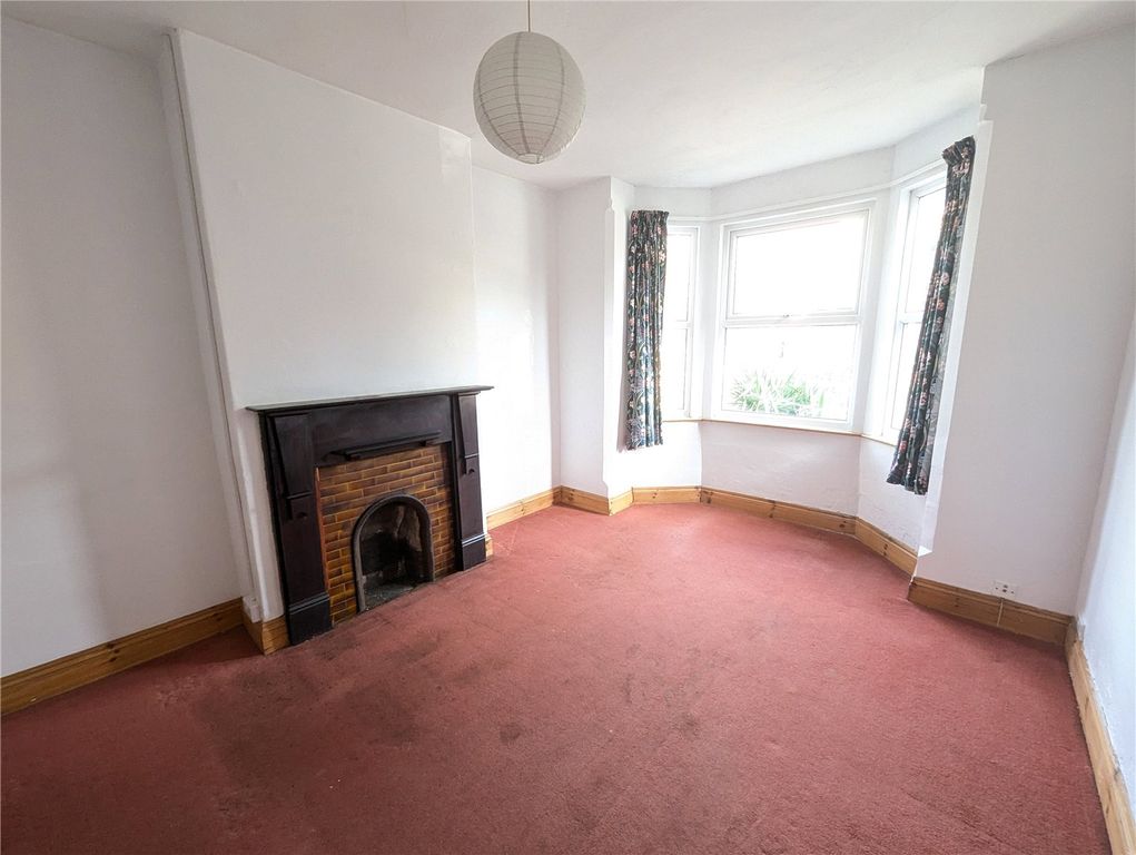 Property photo 3 of 18 Living Room