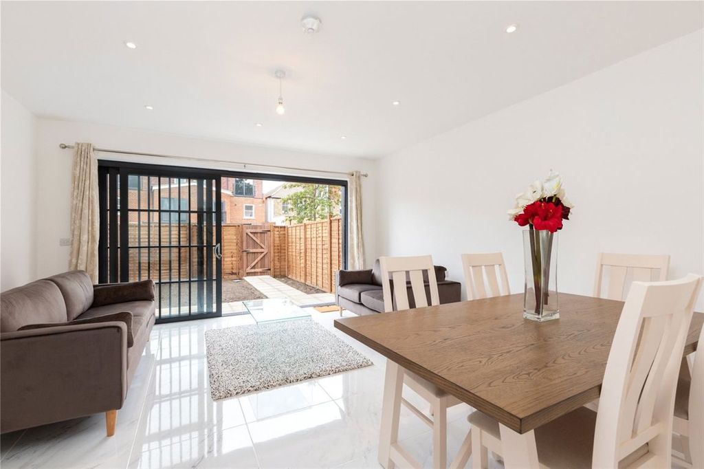 Property photo 2 of 9