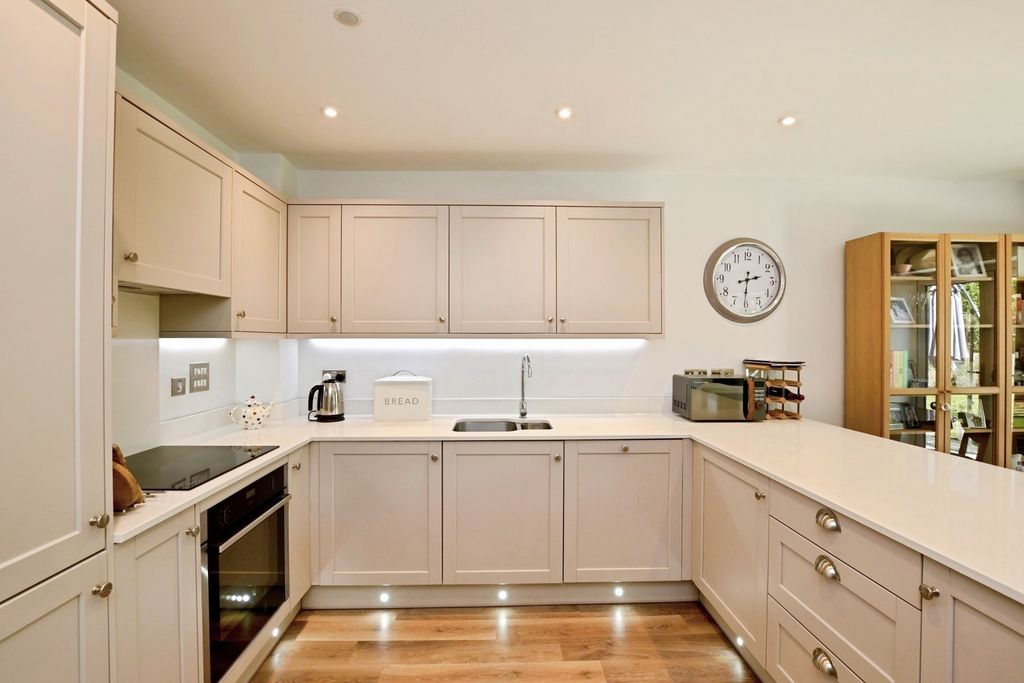 Property photo 2 of 17 Pbox-Img.Jpg