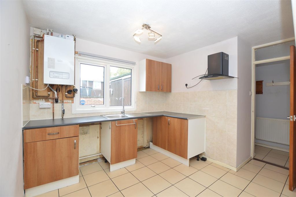 Property photo 3 of 8 Kitchen
