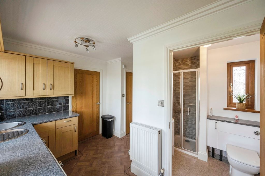 Property photo 3 of 25
