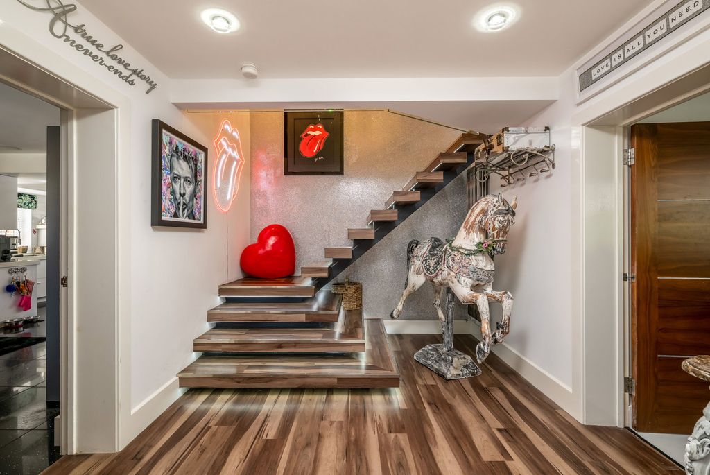 Property photo 3 of 42