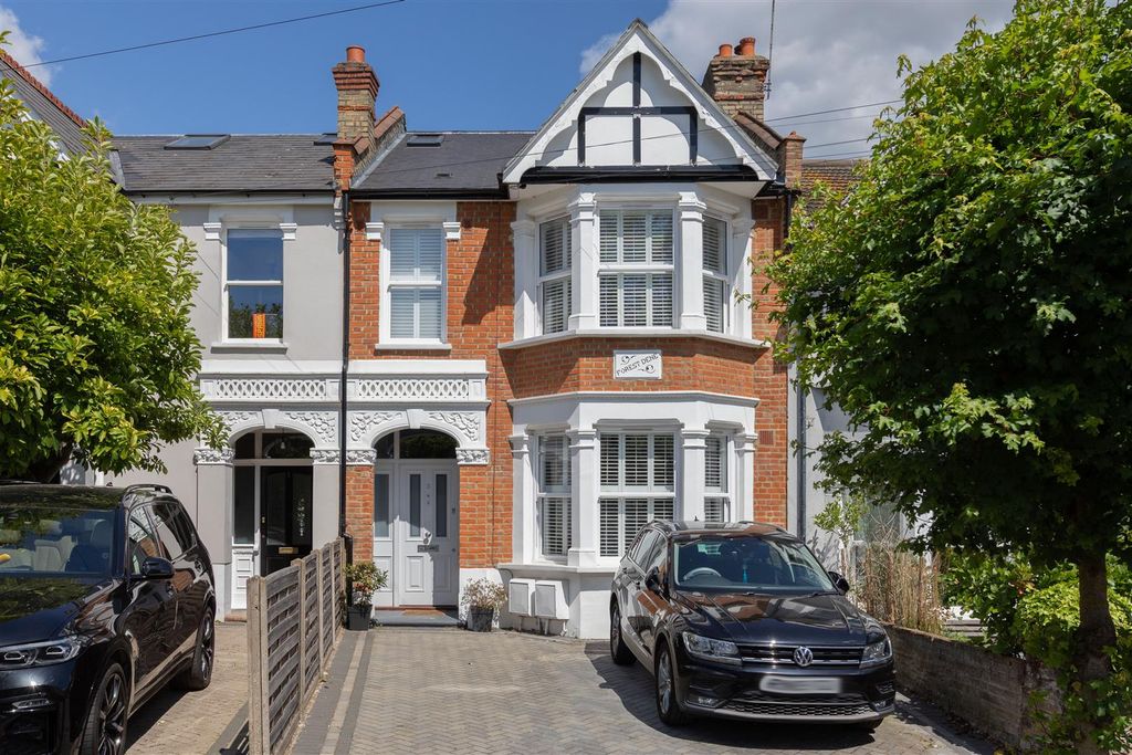 Property photo 1 of 25 Preston Avenue, E4