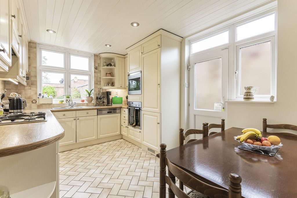 Property photo 3 of 30 Kitchen