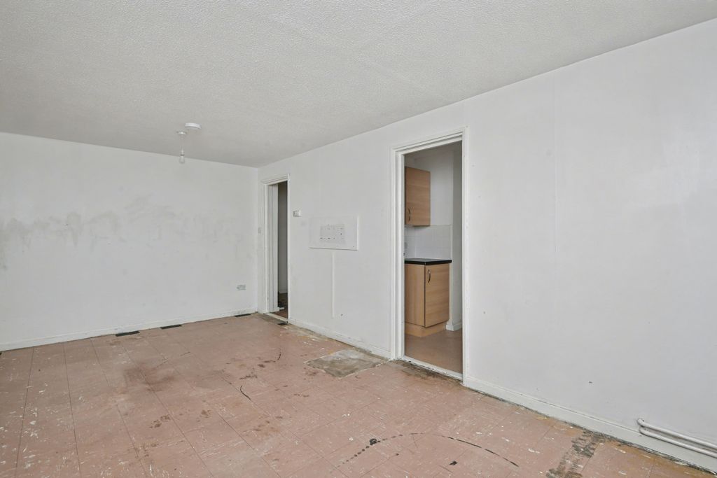 Property photo 3 of 14 131 North Sherwood Street, Nottingham, Ng1 4Ez