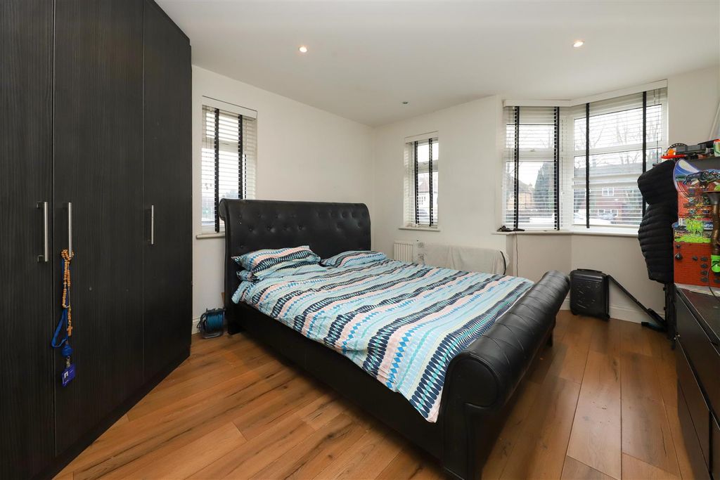 Property photo 3 of 17 Bedroom