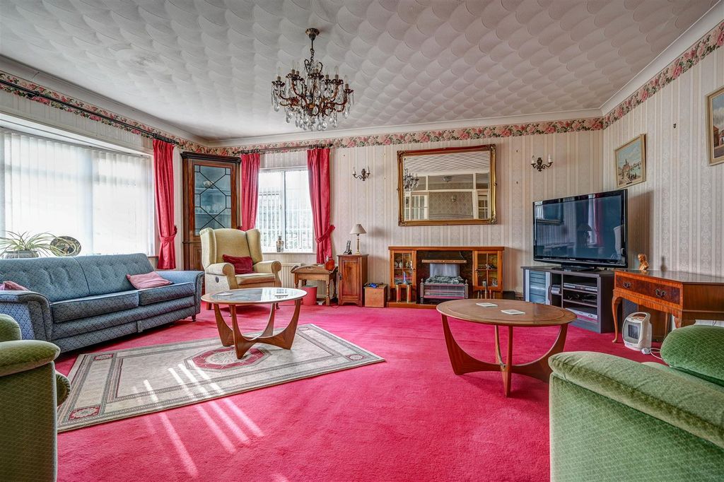 Property photo 2 of 20 Lounge.Jpg