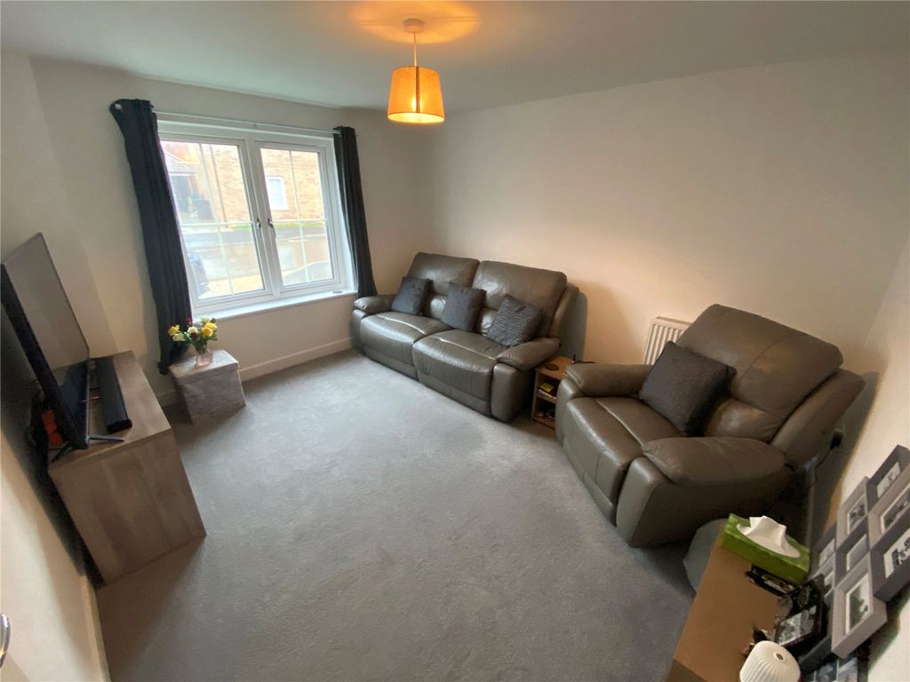 Property photo 2 of 33 Picture No. 11