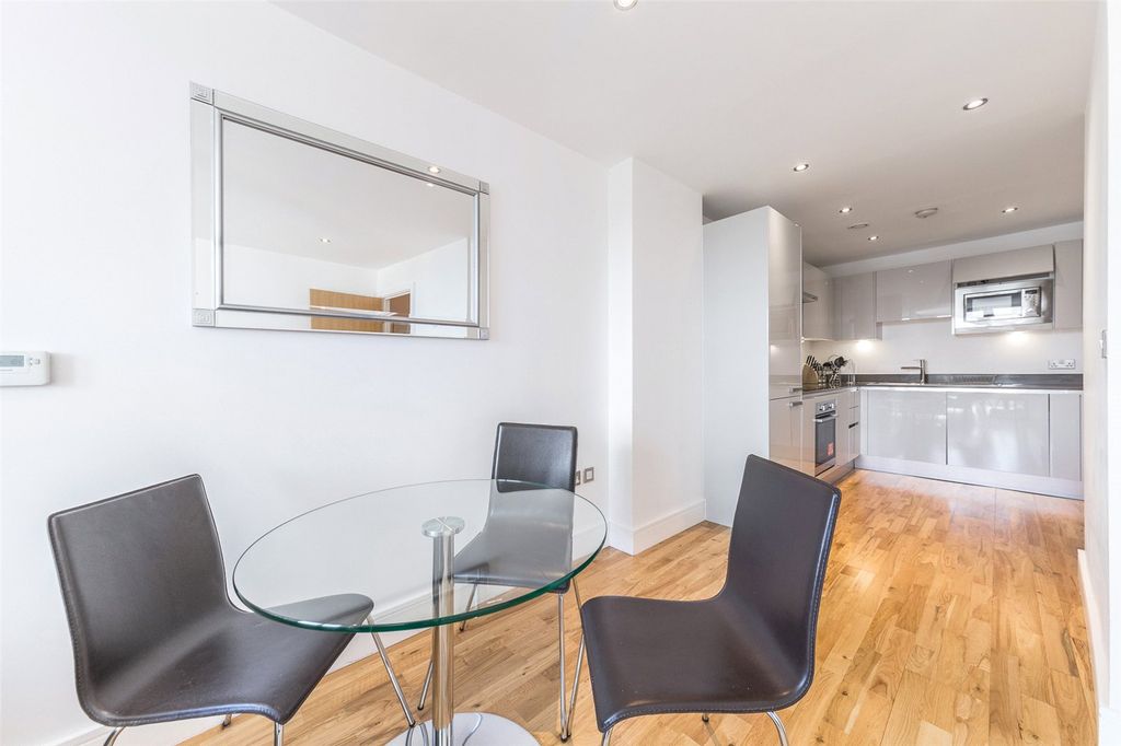 Property photo 2 of 10 Kitchen / Dining Sec