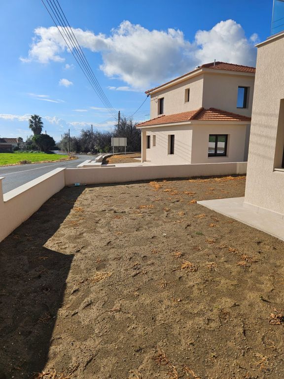 Property photo 3 of 27