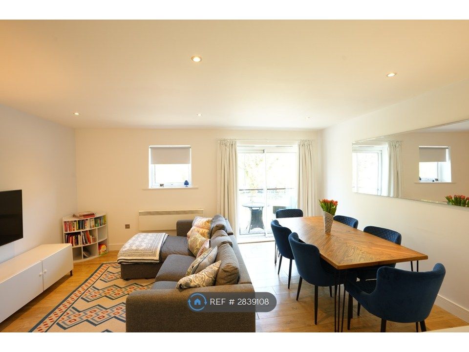 Property photo 2 of 16 Living / Dining Room