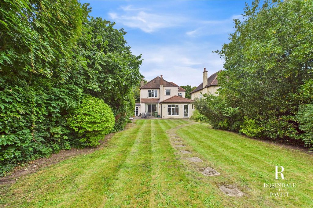 Property photo 2 of 27 135ft Garden