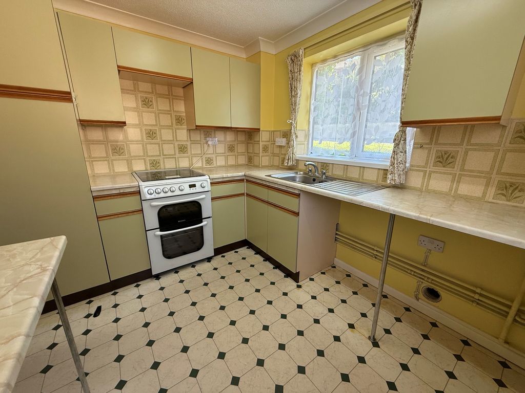 Property photo 2 of 10 Kitchen