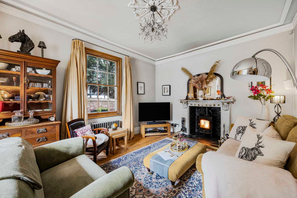 Property photo 2 of 39 39_65453.Jpg