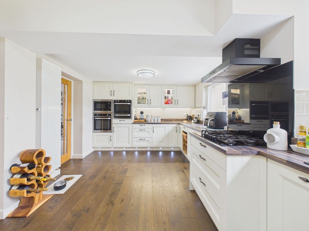 Property photo 3 of 52