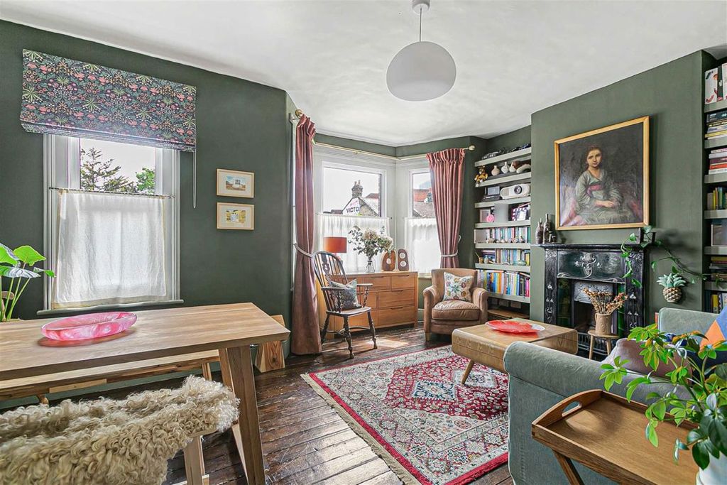Property photo 3 of 12