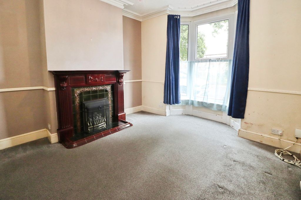 Property photo 2 of 13