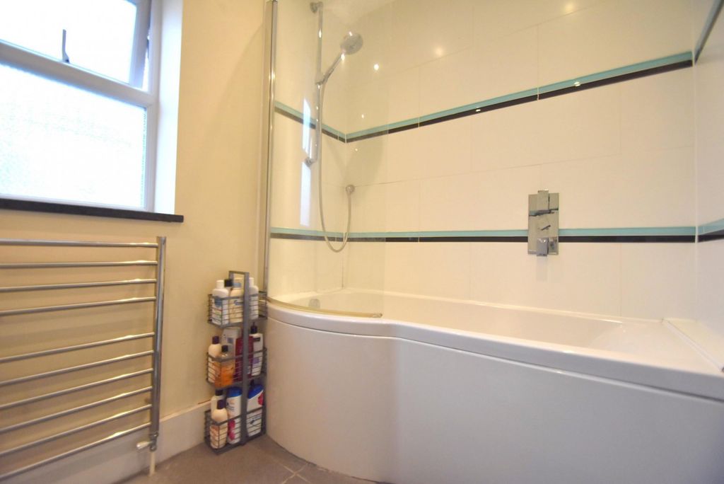 Property photo 3 of 11 Bathroom