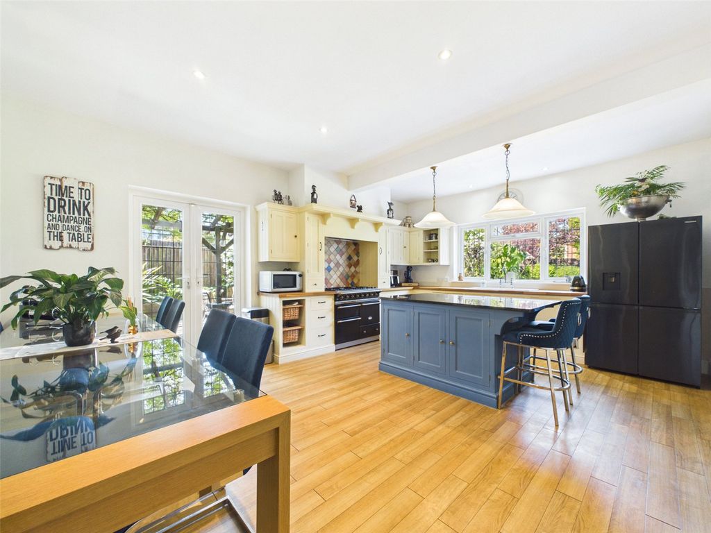 Property photo 2 of 39 Picture No. 50