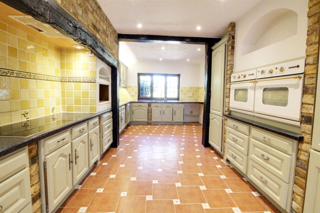 Property photo 2 of 13 Kitchen4.Jpg