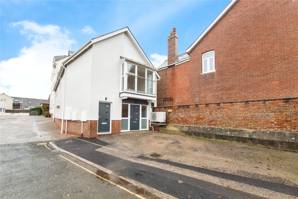2 bed flat for saleKerslakes Court, Honiton, Devon EX14