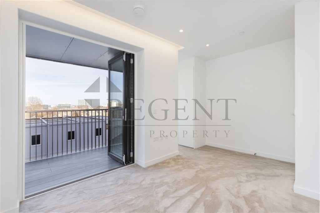 Property photo 3 of 8 Bedroom 1