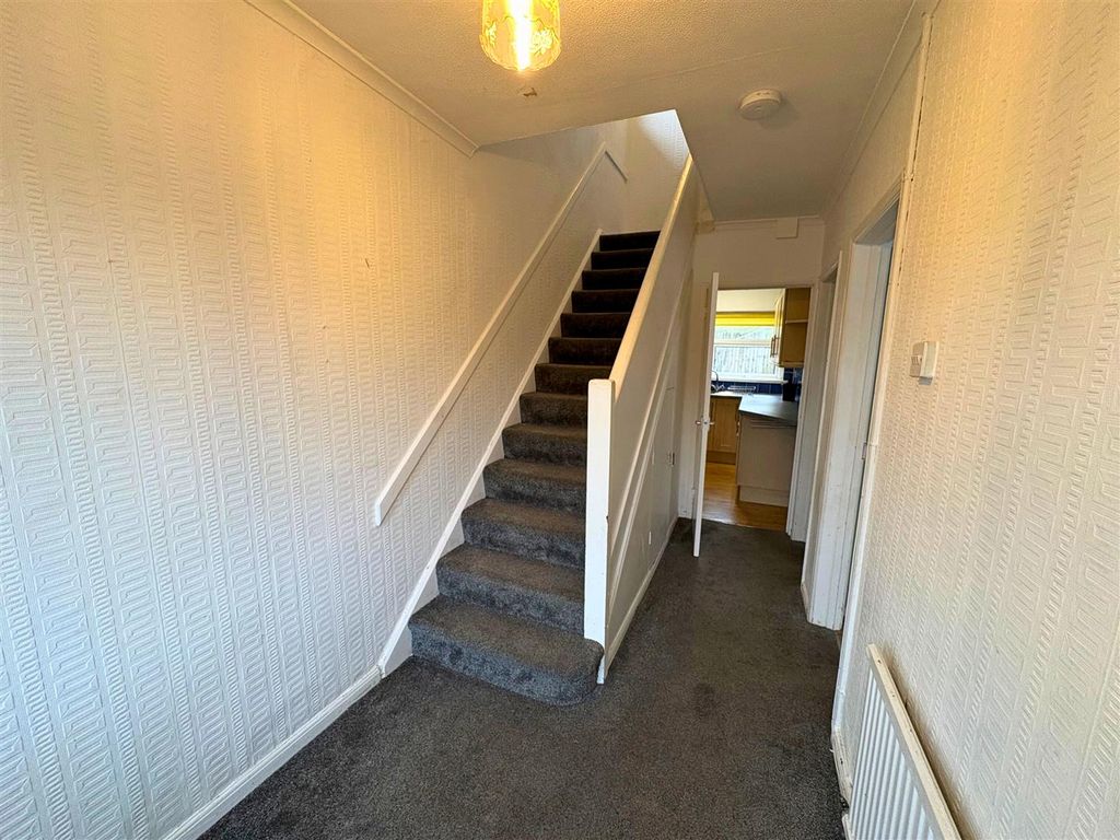 Property photo 3 of 23 Entrance Hall