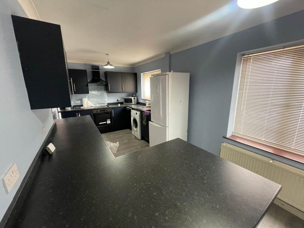 Property photo 2 of 7 Kitchen