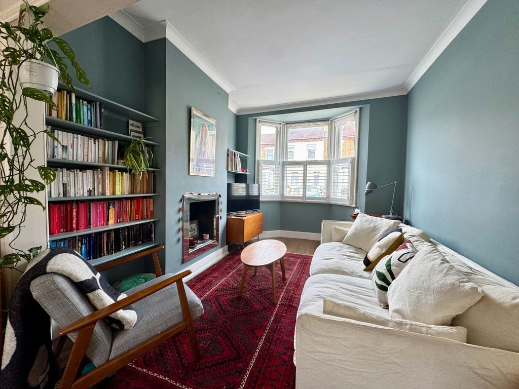 Property photo 2 of 18 5152555