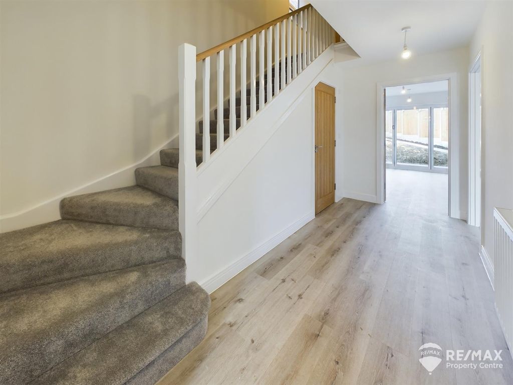 Property photo 3 of 27 Entrance Hall.Jpg