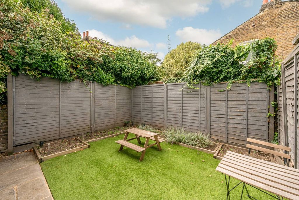 Property photo 2 of 8