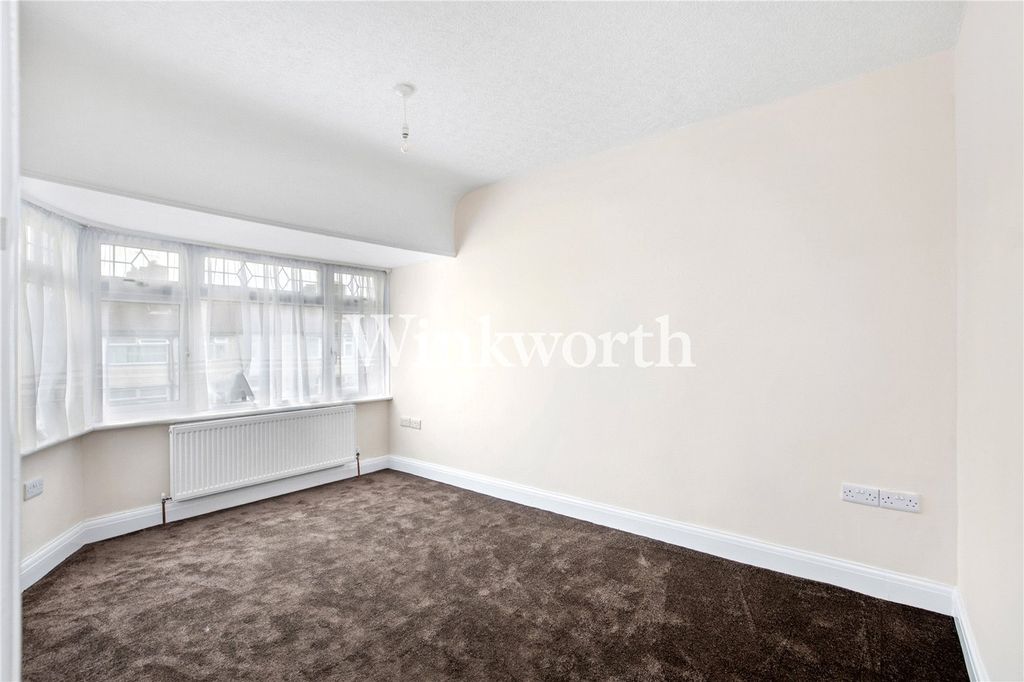 Property photo 2 of 11 Picture No. 24