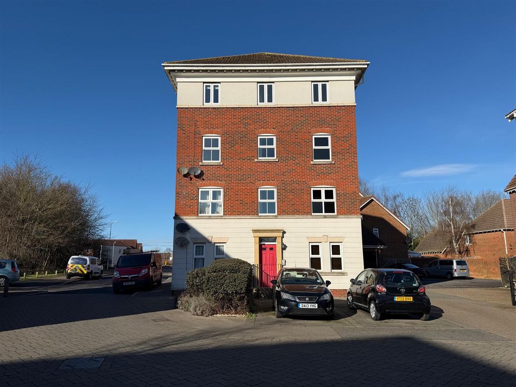 Property photo 1 of 11 9 Emerald Front.Jpg