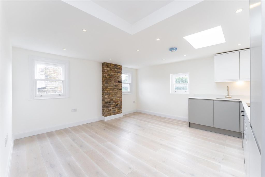 Property photo 3 of 12 Helliwell &amp; Co.