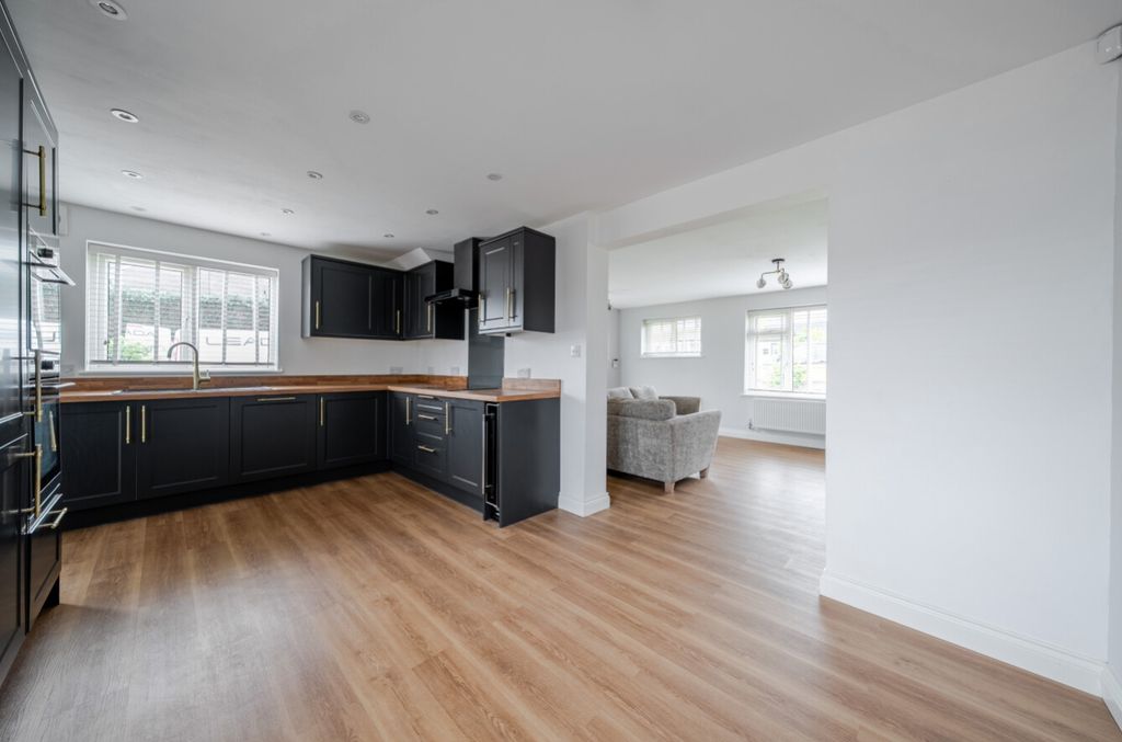 Property photo 2 of 19 Ewemove Harrogate Kitchen Diner